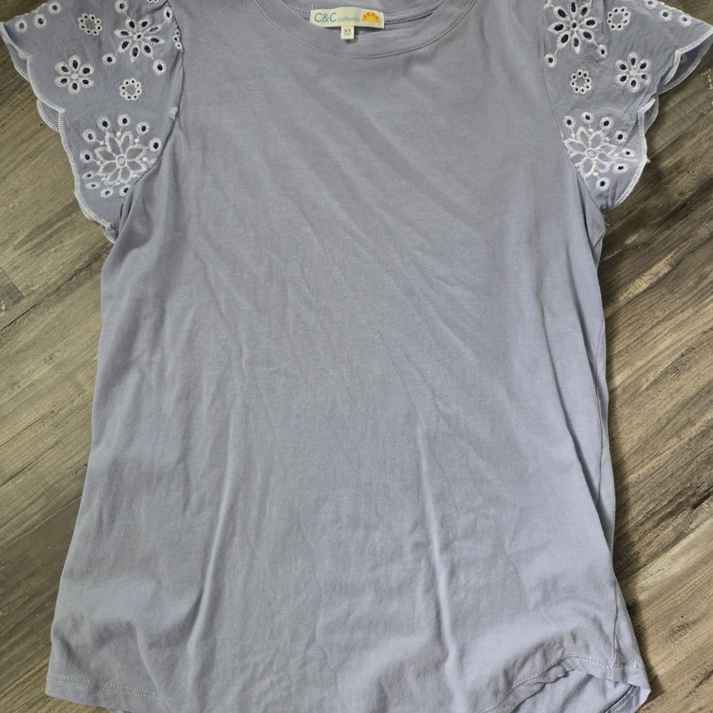 C&C California Women's Gray Eyelet Sleeve Top